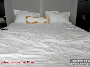 webcam girl carolinaherera live cam image #6768487