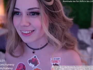 webcam girl runesy live cam image #4324332