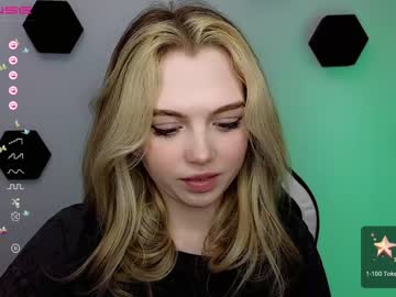 webcam girl small_blondee live cam image #5611907