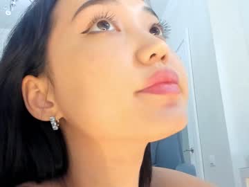 webcam girl lee_yoona live cam image #402435