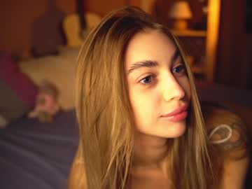 webcam girl cuteelsa_ live cam image #8174181