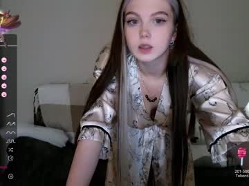 webcam girl small_blondee live cam image #7485356