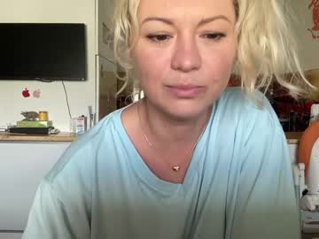 webcam girl kiradivine live cam image #6233350