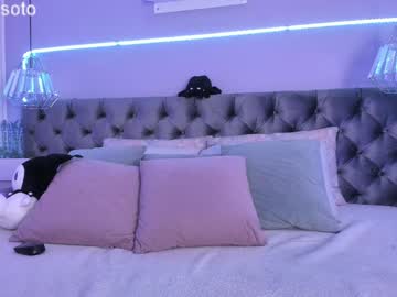 webcam girl naomii_soto live cam image #11590730