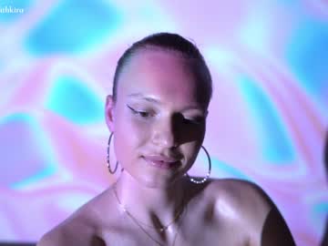 webcam girl chillwithkira live cam image #5293658