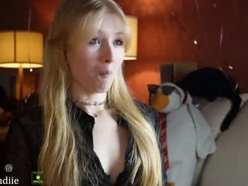 webcam girl bestblondiiecb live cam image #8626648