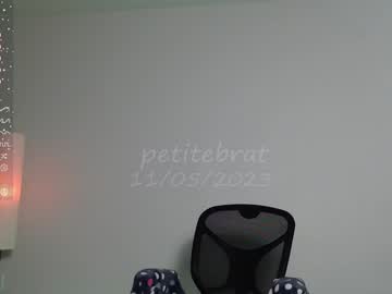 webcam girl petitebrat live cam image #7564019