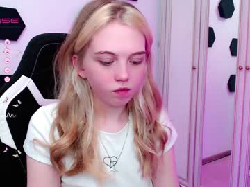 webcam girl small_blondee live cam image #5698215