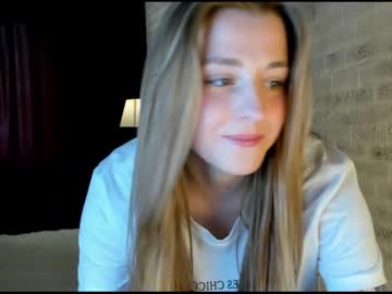webcam girl sophie_crashh live cam image #5899714