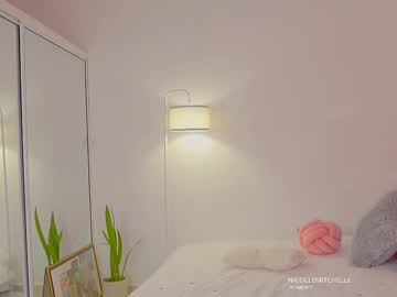 webcam girl nicolle_mitchelle live cam image #11988264
