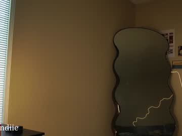webcam girl bestblondiiecb live cam image #12287893