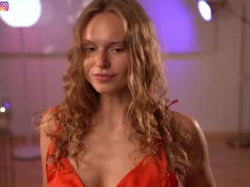 webcam girl chillwithkira live cam image #6132367