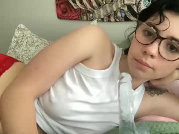 webcam girl lovelyylamb live cam image #5435764