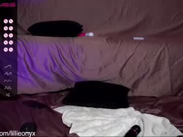 webcam girl lillieonyx live cam image #5942645