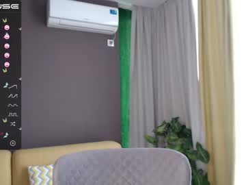 webcam girl small_blondee live cam image #2209808
