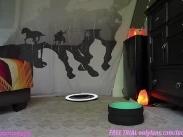 webcam girl lucy_gooosey live cam image #9441243