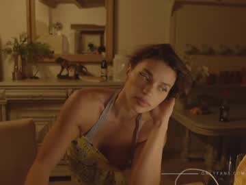 webcam girl lucieoude_ live cam image #3584113