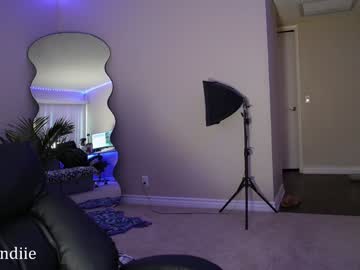 webcam girl bestblondiiecb live cam image #11053231