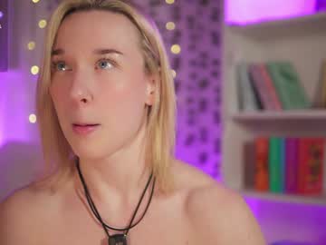 webcam girl emily_fox_official live cam image #11546979