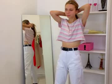 webcam girl francesmontes live cam image #7566021