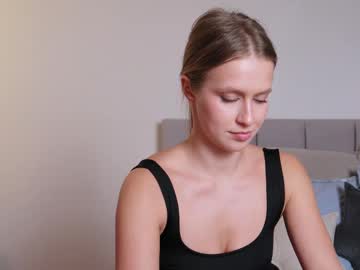 webcam girl ella_twinkle live cam image #12421060