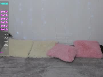 webcam girl emmika_ live cam image #744347