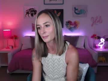 webcam girl holihurricane live cam image #12337840