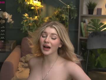 webcam girl nicole_soft live cam image #4425842