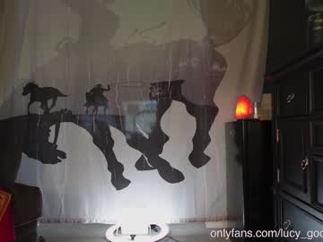 webcam girl lucy_gooosey live cam image #7517177