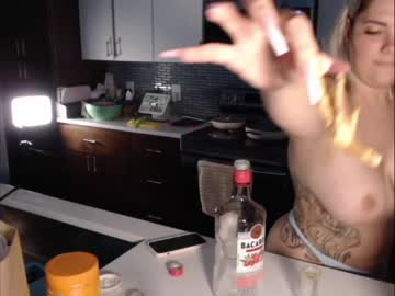 webcam girl milavalentinax live cam image #5220611
