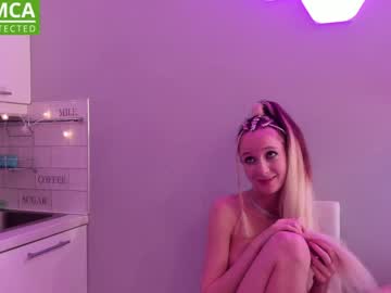 webcam girl queenieandliam live cam image #1142100