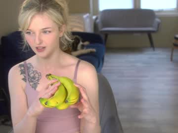 webcam girl lucydelovely live cam image #9957251
