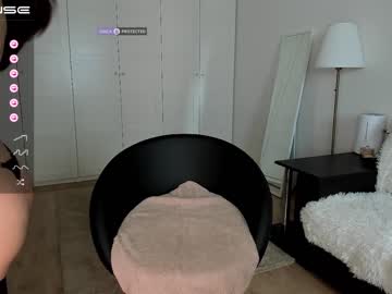 webcam girl intrigueeme live cam image #3226358