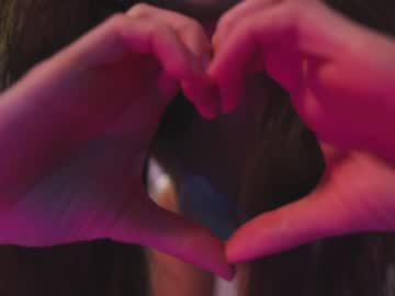 webcam girl lucie_beltran live cam image #9311428