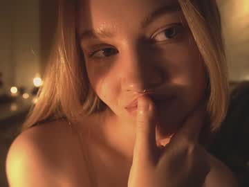 webcam girl bibi_it_is live cam image #2875613