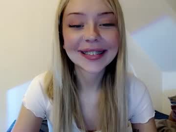 webcam girl nikki_whatever live cam image #1228198