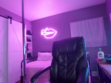 webcam girl aynmarie live cam image #10123543