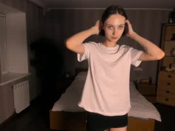 webcam girl lauratanguy live cam image #10298085