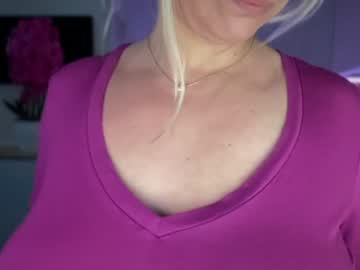webcam girl kiradivine live cam image #8253537
