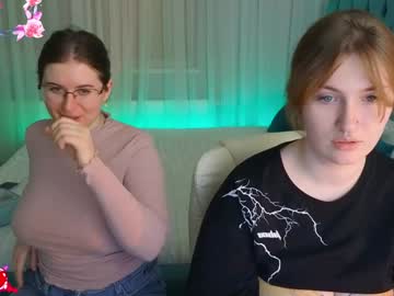 webcam girl emmika_ live cam image #12056529