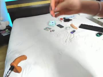 webcam girl little_angell_ live cam image #8265453