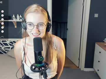 webcam girl mind_of_heart live cam image #10348295