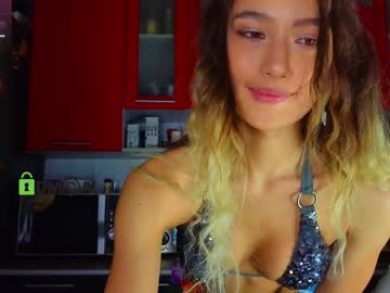 webcam girl crazzy_cherry live cam image #9894010
