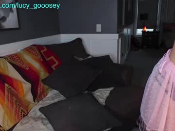 webcam girl lucy_gooosey live cam image #7030380