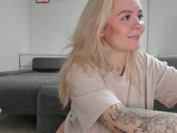 webcam girl honey_sunshine live cam image #3085136