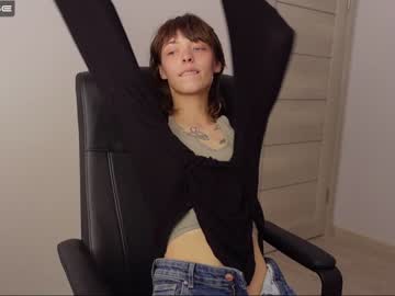 webcam girl agelina_summer live cam image #6175559