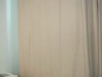 webcam girl peek_in_my_window live cam image #9675189