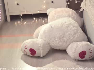 webcam girl mia_milagros live cam image #3549736