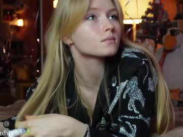 webcam girl bestblondiiecb live cam image #8504126