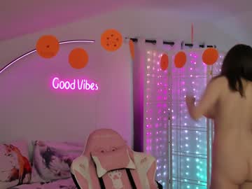 webcam girl foxy_gamer live cam image #9704327